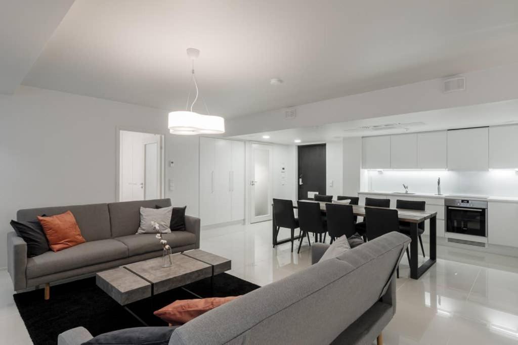Sleek And Spacious 3 Bedroom Apartment In City Centre Helsinki Exterior photo
